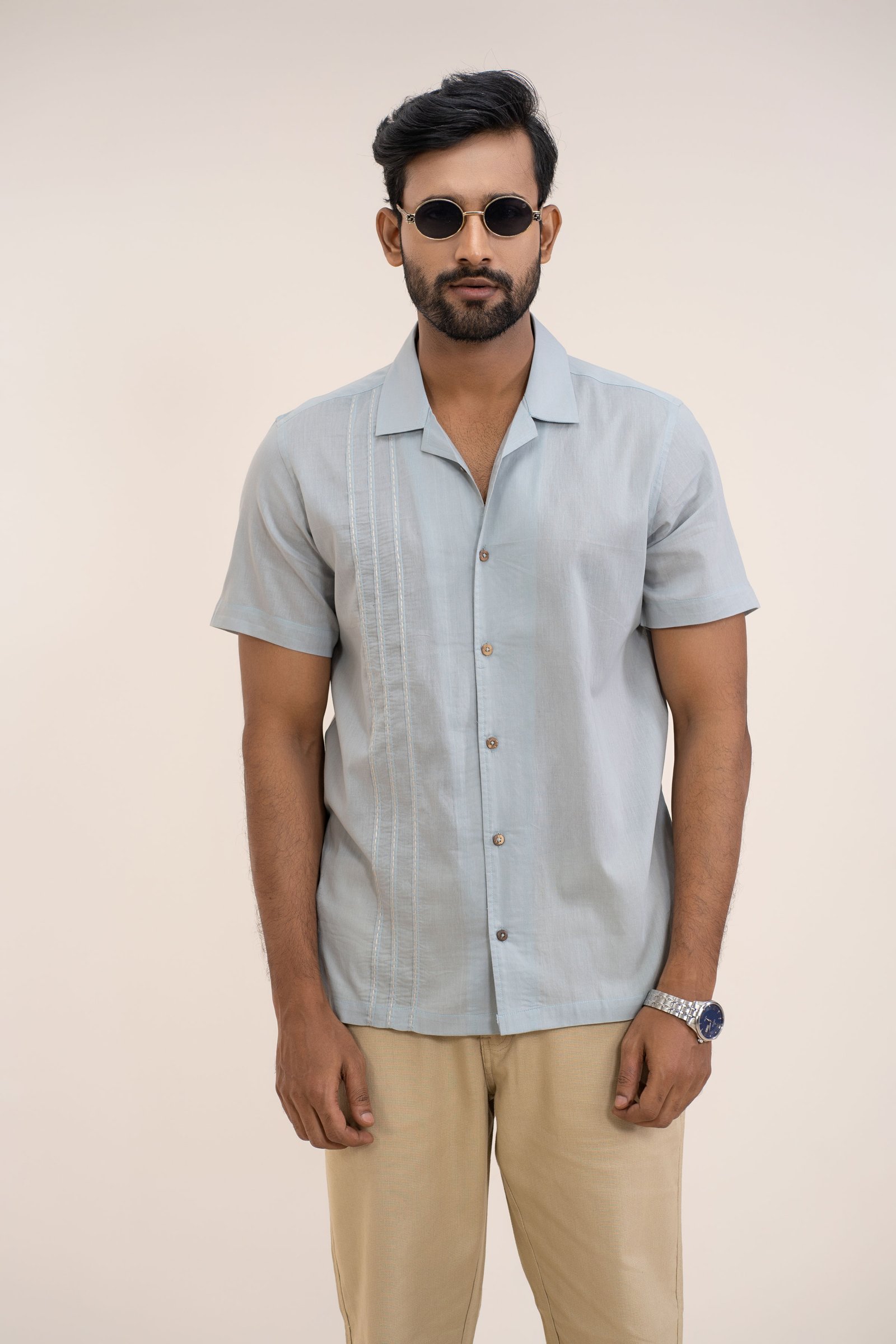 Men’s Lightweight Woven Short Sleeve Shirt with Contrast Stitch Detail